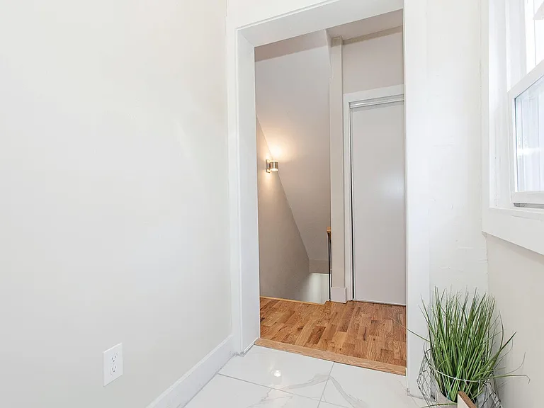 2389 3rd St — Photo 29