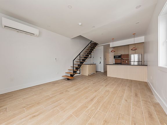 2nd image of 1694 Pacific St APT 4A