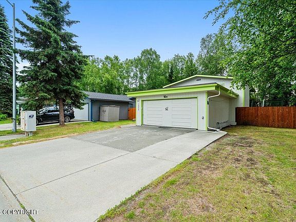 2nd image of 16038 Mammoth Cir