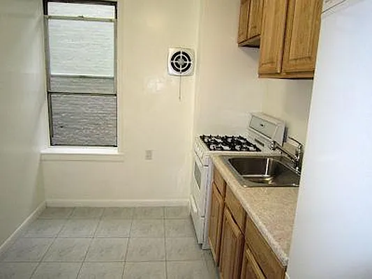 Rented by Kian Realty | media 2
