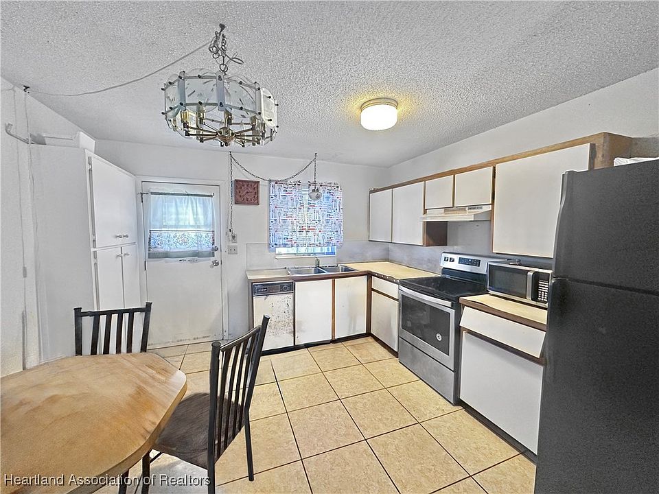 2nd image of 1427 Wray St