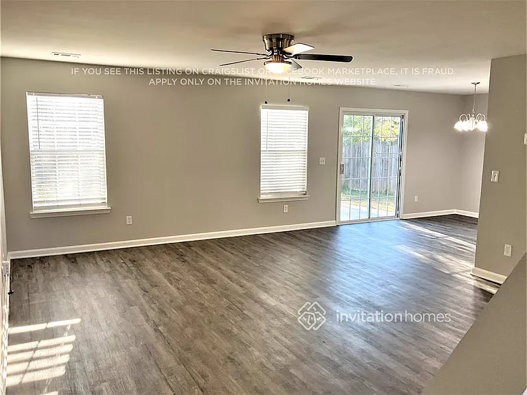 2530 Mayfair Dr — Photo 3