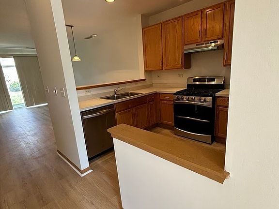 3rd image of 2422 Golf Ridge Cir