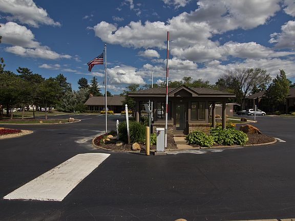 4th image of 30045 Summit Dr #4-105