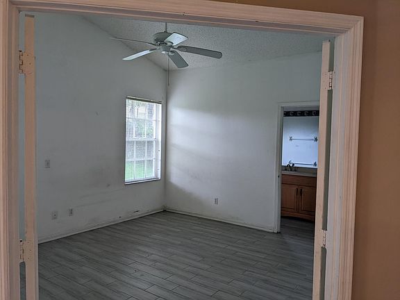 3rd image of 4210 Oakberry Dr