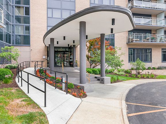 2nd image of 4545 Wornall Rd #4