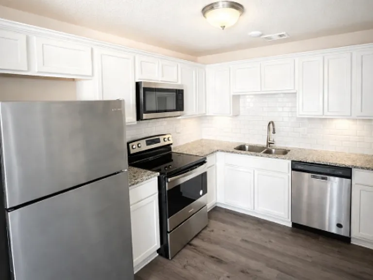 1018 Zora Dr #B — Photo 5