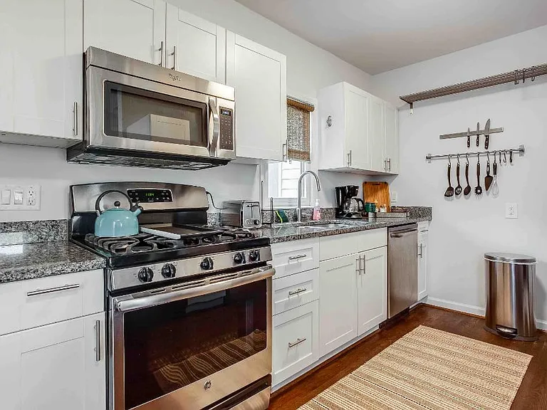 212 Reinhardt St SE — Photo 3