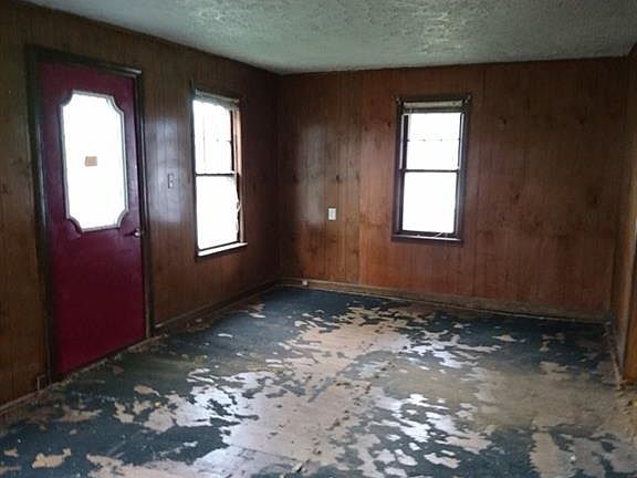 5th image of 2411 S Poplar St