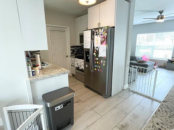 5th image of 2123 Park Ln #2123