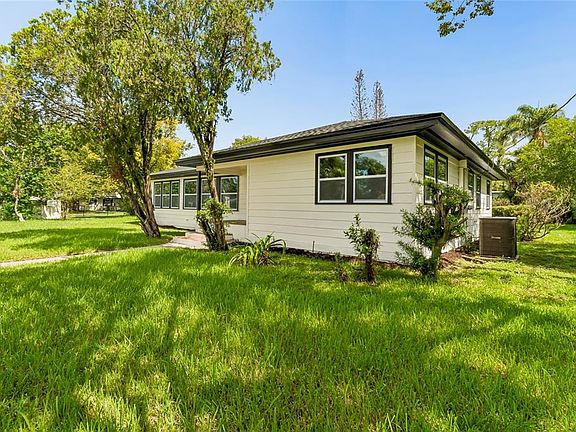 2nd image of 400 PLUMOSA DRIVE