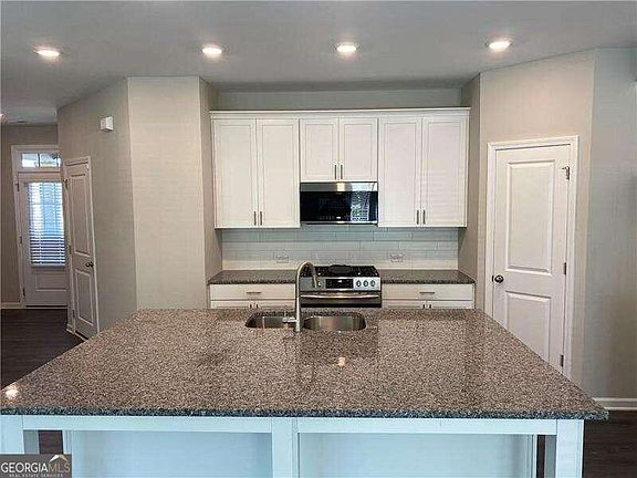 3rd image of 3343 Park Pointe Cir