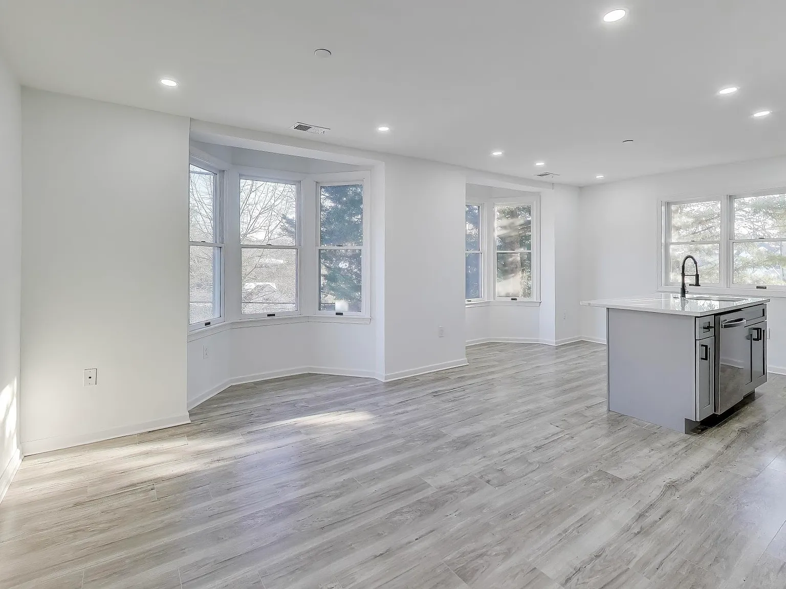 2 bed, 750 sqft, $2,550 — Photo 3