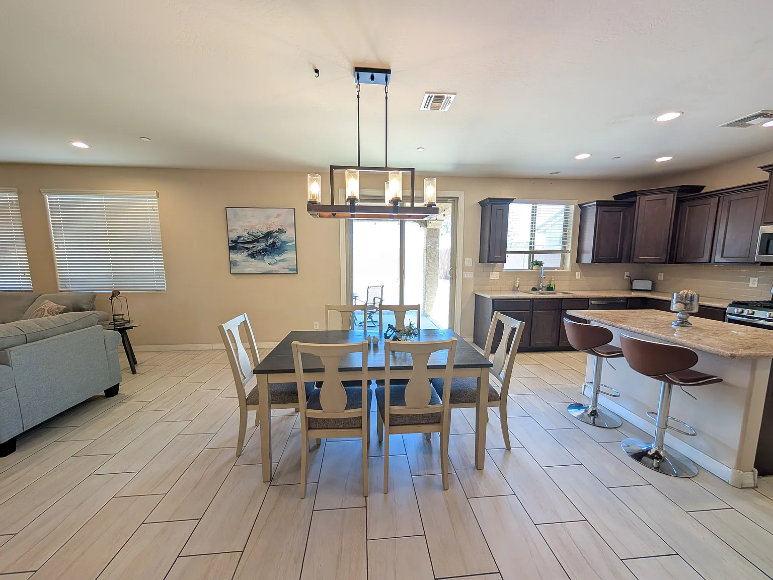 4 bed, 2.5 bath, 2722 sqft, $3,950 — Photo 3