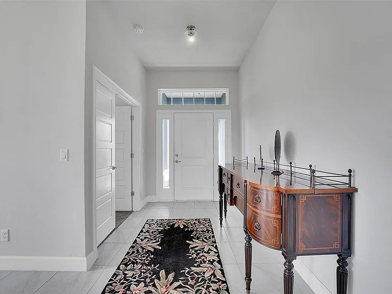 8600 Merano Ave — Photo 3