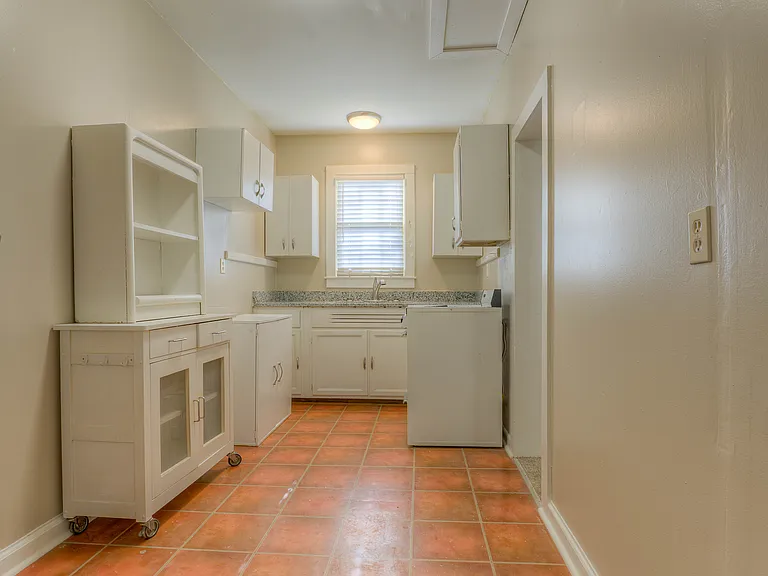 1195 Dorothy Pl #B — Photo 11