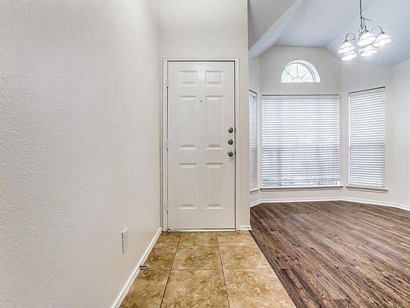 2nd image of 4405 Buena Vista Ln