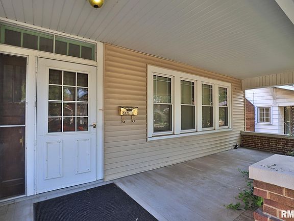 3rd image of 726 W Eleanor Pl