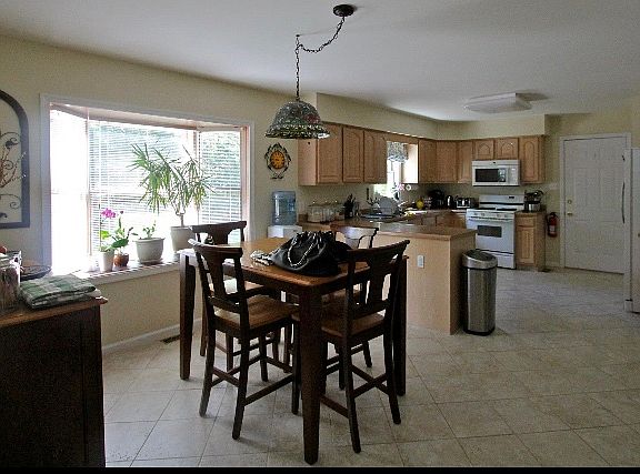 Breakfast nook/ kitchen