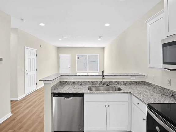 3rd image of 3053 Olivette Pl