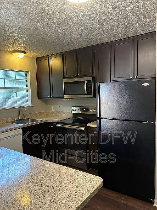 1 bed, 1.0 bath, 800 sqft, $1,050 — Photo 3