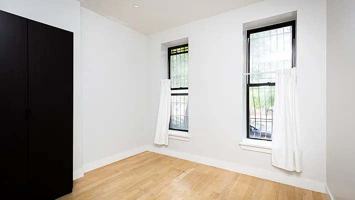 Rented by Nooklyn NYC LLC | media 18