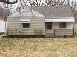 2224 SW Macvicar Ave, Topeka, KS 66611