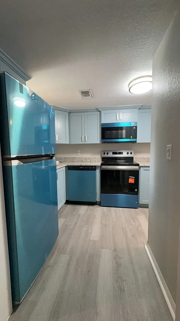 Amazing Town Home--Great Location!! Brand New renovations! Must see , Won't last! — Photo 2