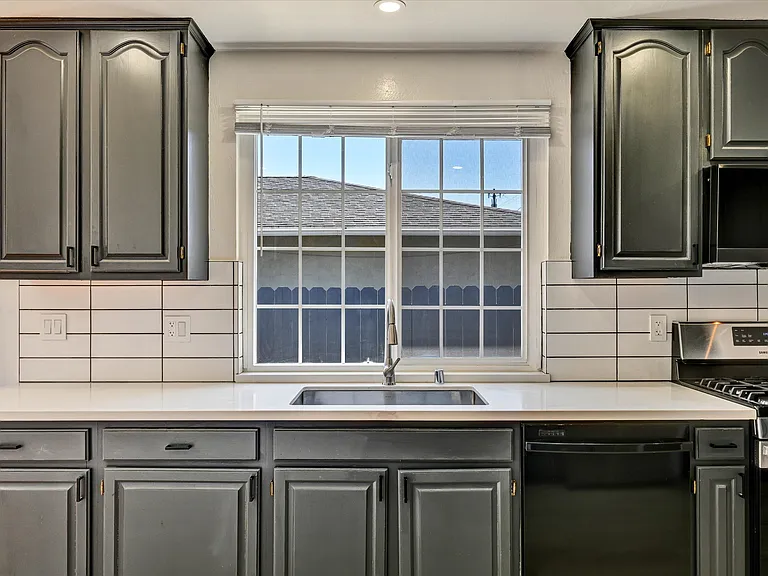 177 Romney Ave — Photo 10
