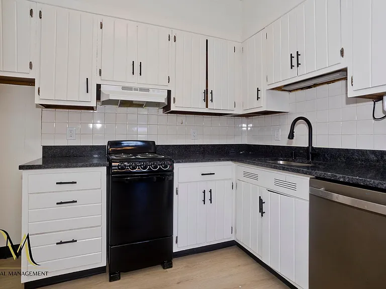 140 Chestnut St — Photo 10