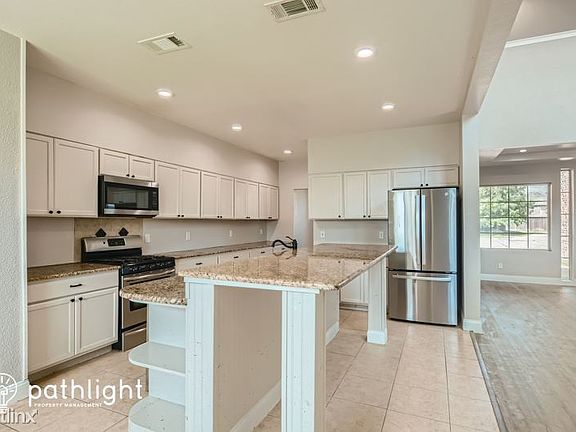 3rd image of 4810 Lindsey Dr