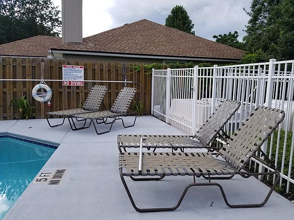 4th image of 8263 Abbeyfield Dr