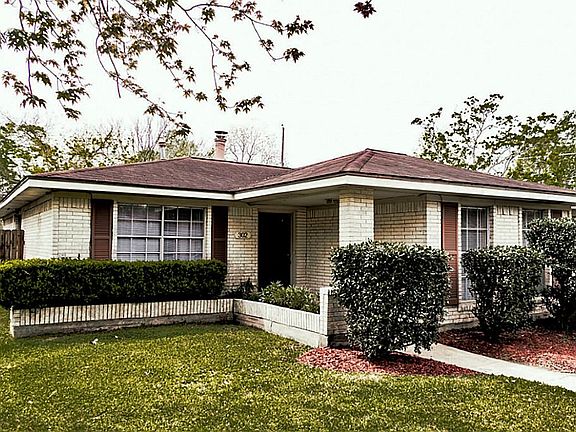 3rd image of 302 Balsam St