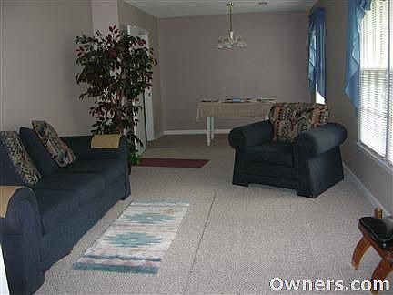 formal LR 15'6"x11'6" & DR 10'x8'5"