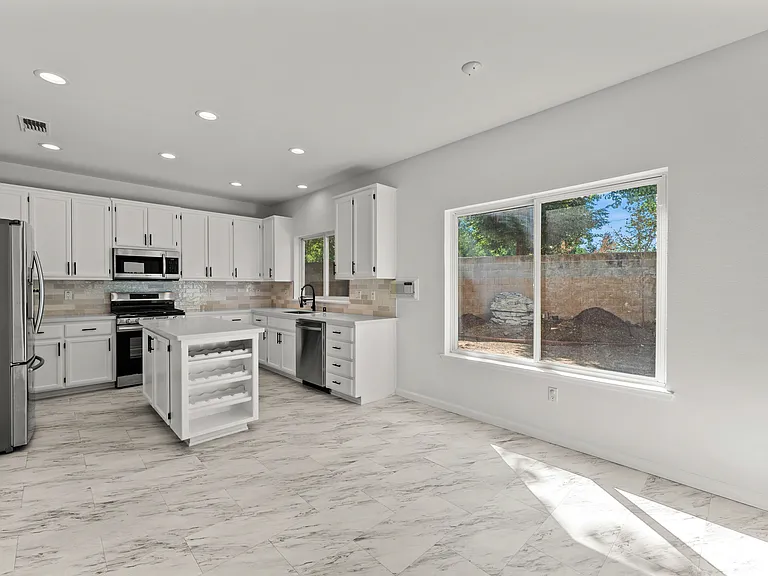 5812 Andrea Ct — Photo 11