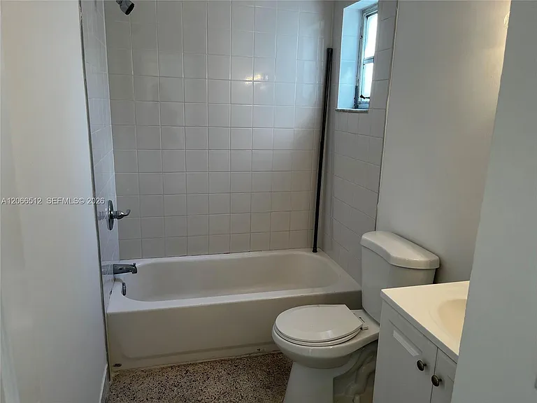 928 SW 30th Ave #3 — Photo 9