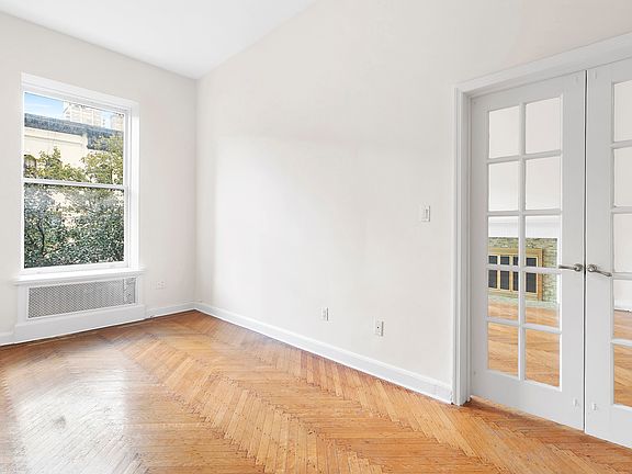 3rd image of 44 W 69th St #A3