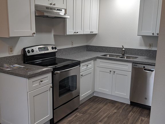 3rd image of 9806 158th St E APT 2