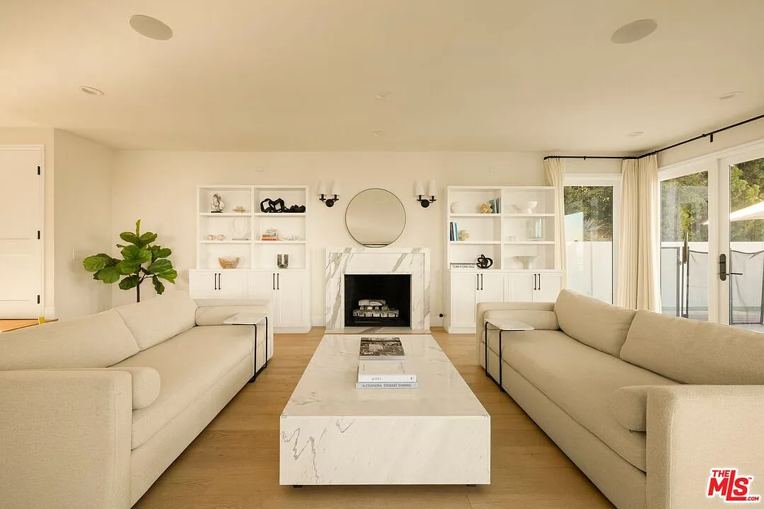 5 bed, 6.0 bath, 4245 sqft, $40,000 — Photo 4