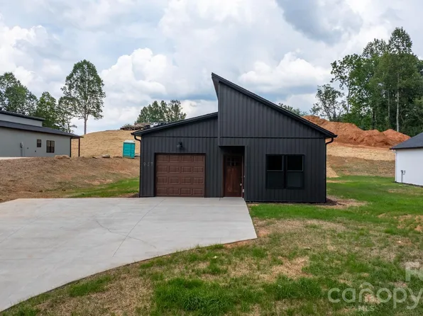 917 Overlook Dr SW, Lenoir, NC 28645