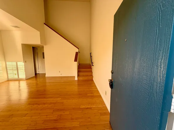 86 Maegan Pl APT 10, Thousand Oaks, CA 91362