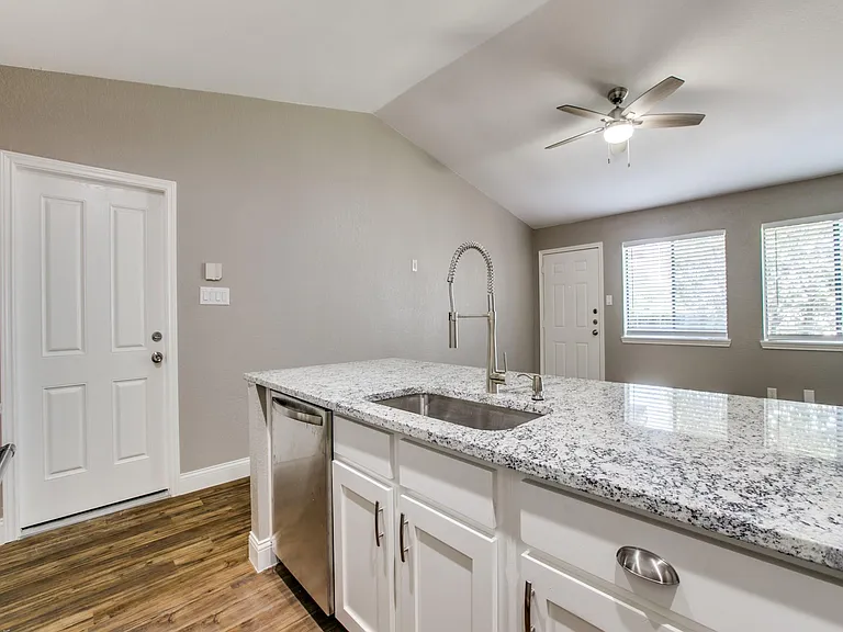 1419 Willow Run Dr — Photo 8