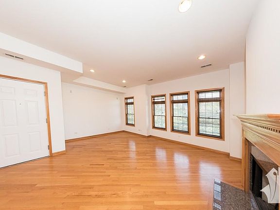 5th image of 2741 N Southport Ave #2