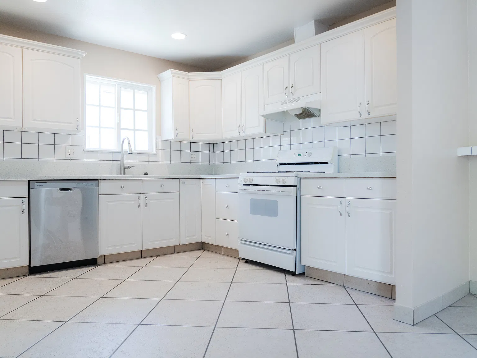 4 bed, 1643 sqft, $5,300 — Photo 4