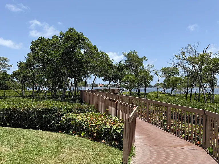 225 N Lakeshore Dr — Photo 67