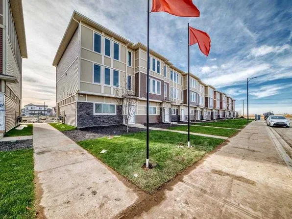 145 N Chelsea Mews #45, Chestermere, AB T1X 2T1