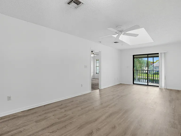 5361 Treetops Dr — Photo 11