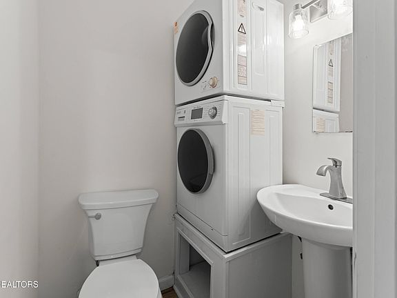 4th image of 45 Wilshire Heights Dr