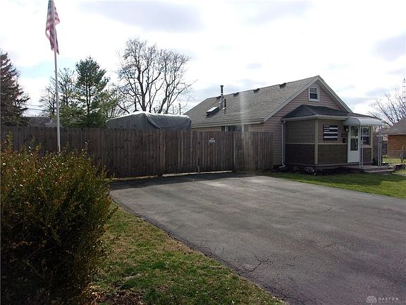 2nd image of 2140 Blake Ave