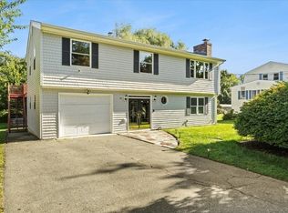 47 Spruce Rd, Swansea, MA 02777